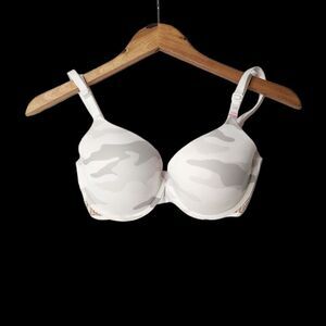 NWT Victoria's Secret Pink lightly lined Tshirt bra